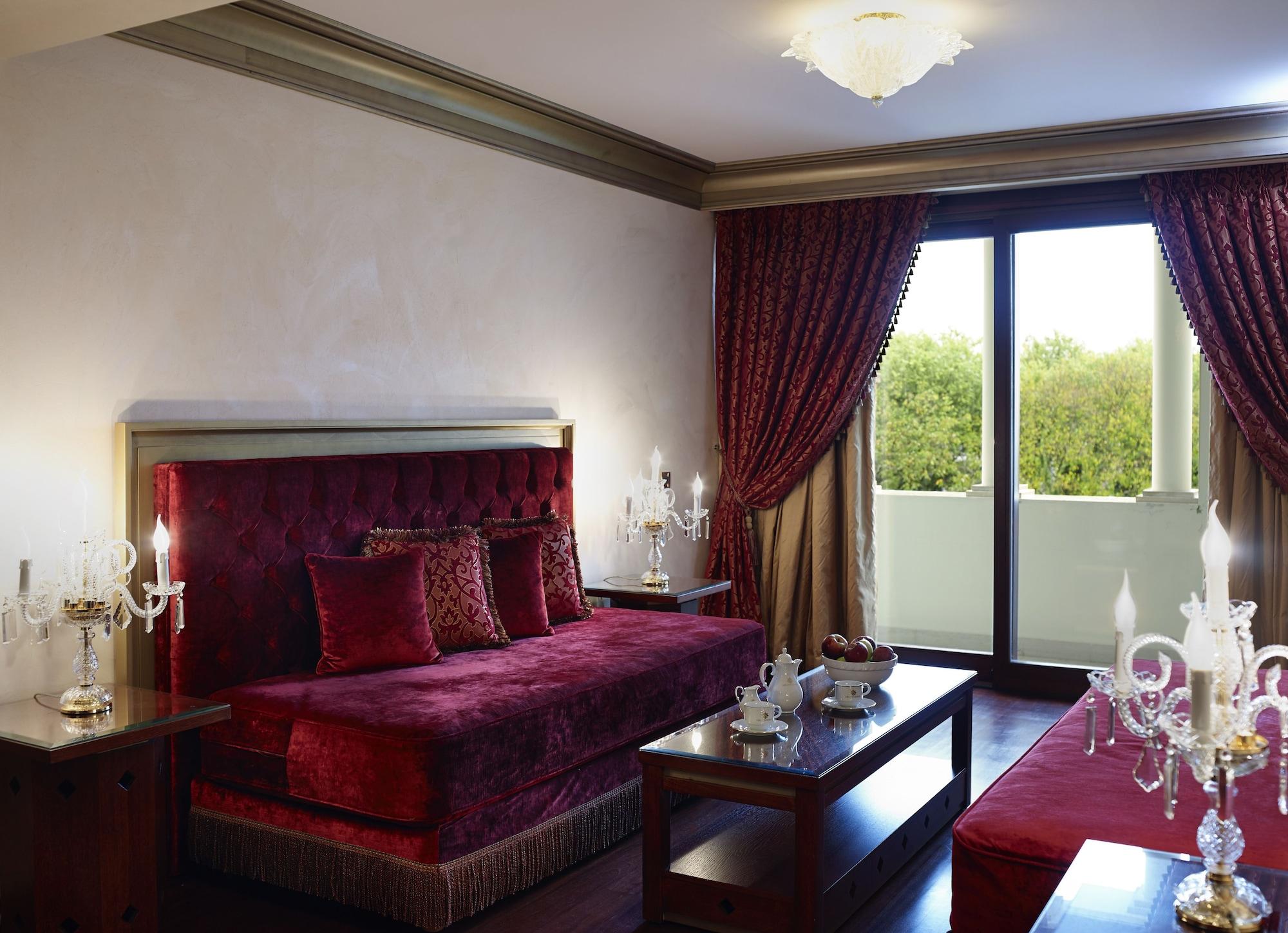 Grand Serai Congress And Spa Янина Екстериор снимка A suite at the hotel