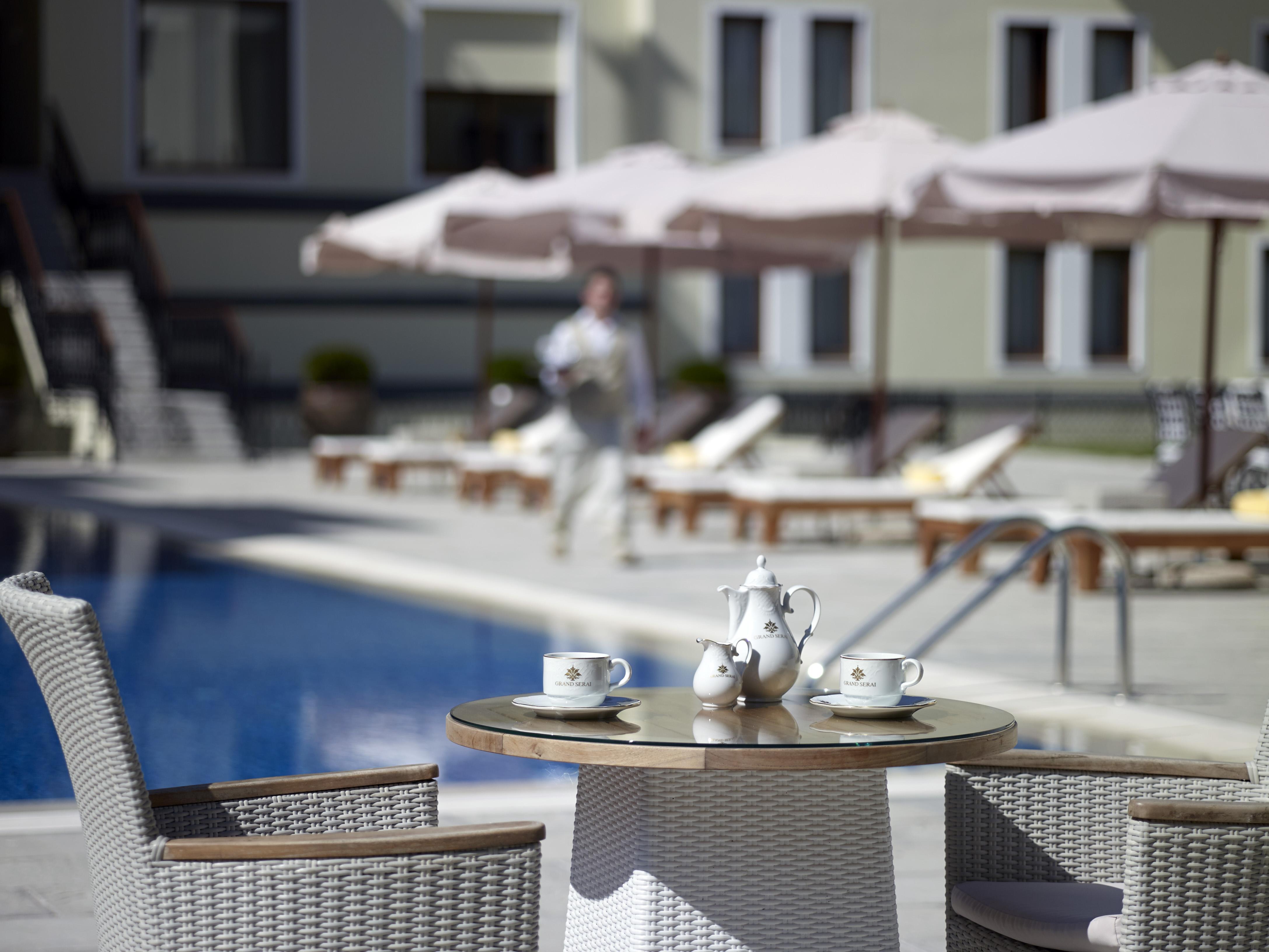 Grand Serai Congress And Spa Янина Екстериор снимка The swimming pool at the hotel