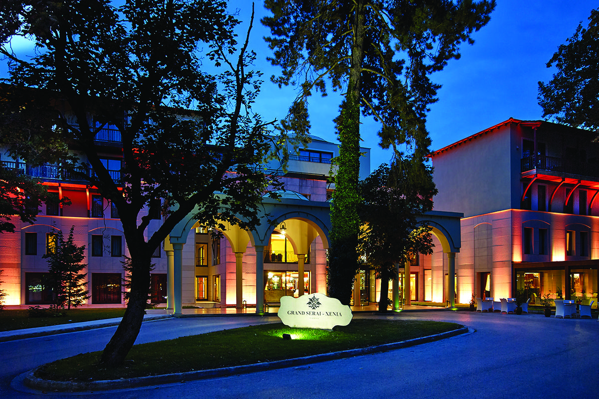 Grand Serai Congress And Spa Янина Екстериор снимка Entrance of the hotel