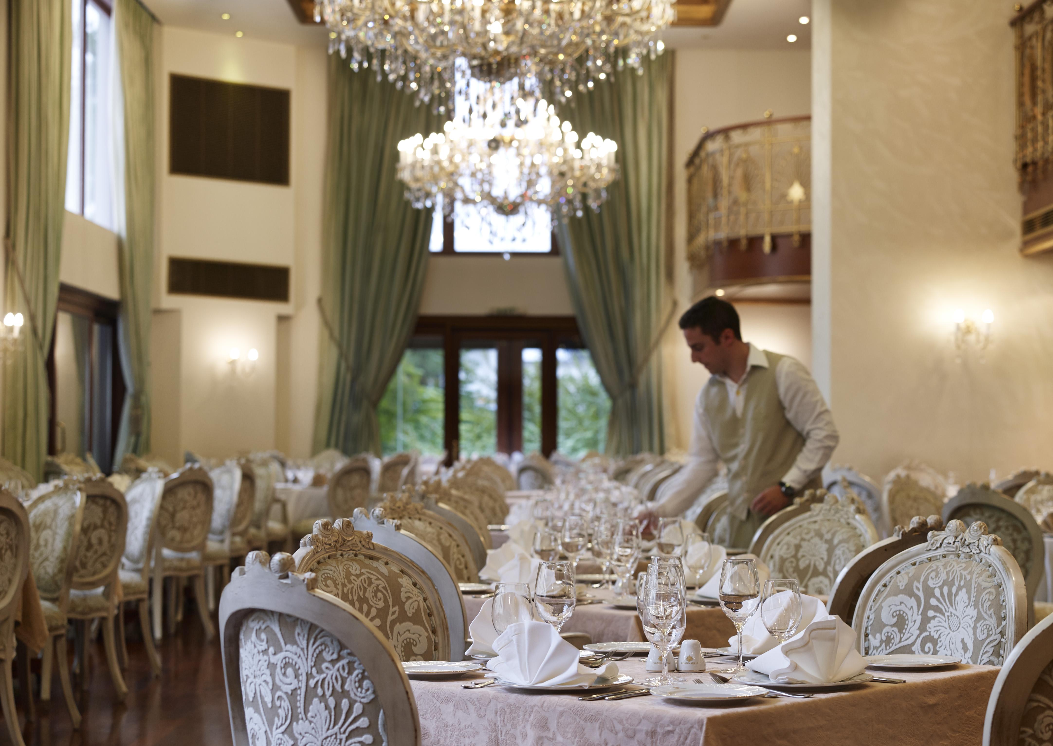 Grand Serai Congress And Spa Янина Екстериор снимка A restaurant in the Philippines