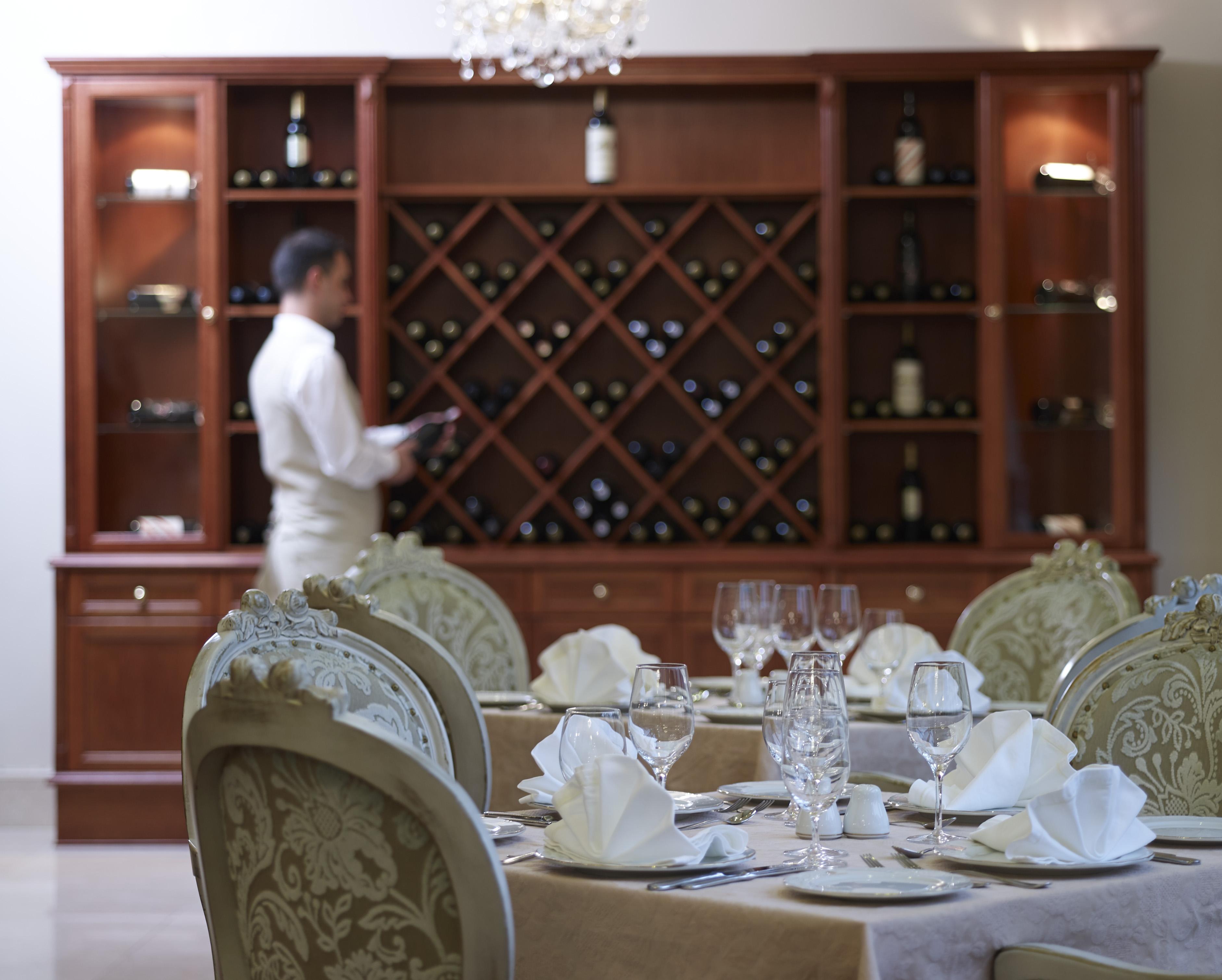 Grand Serai Congress And Spa Янина Екстериор снимка A wine rack