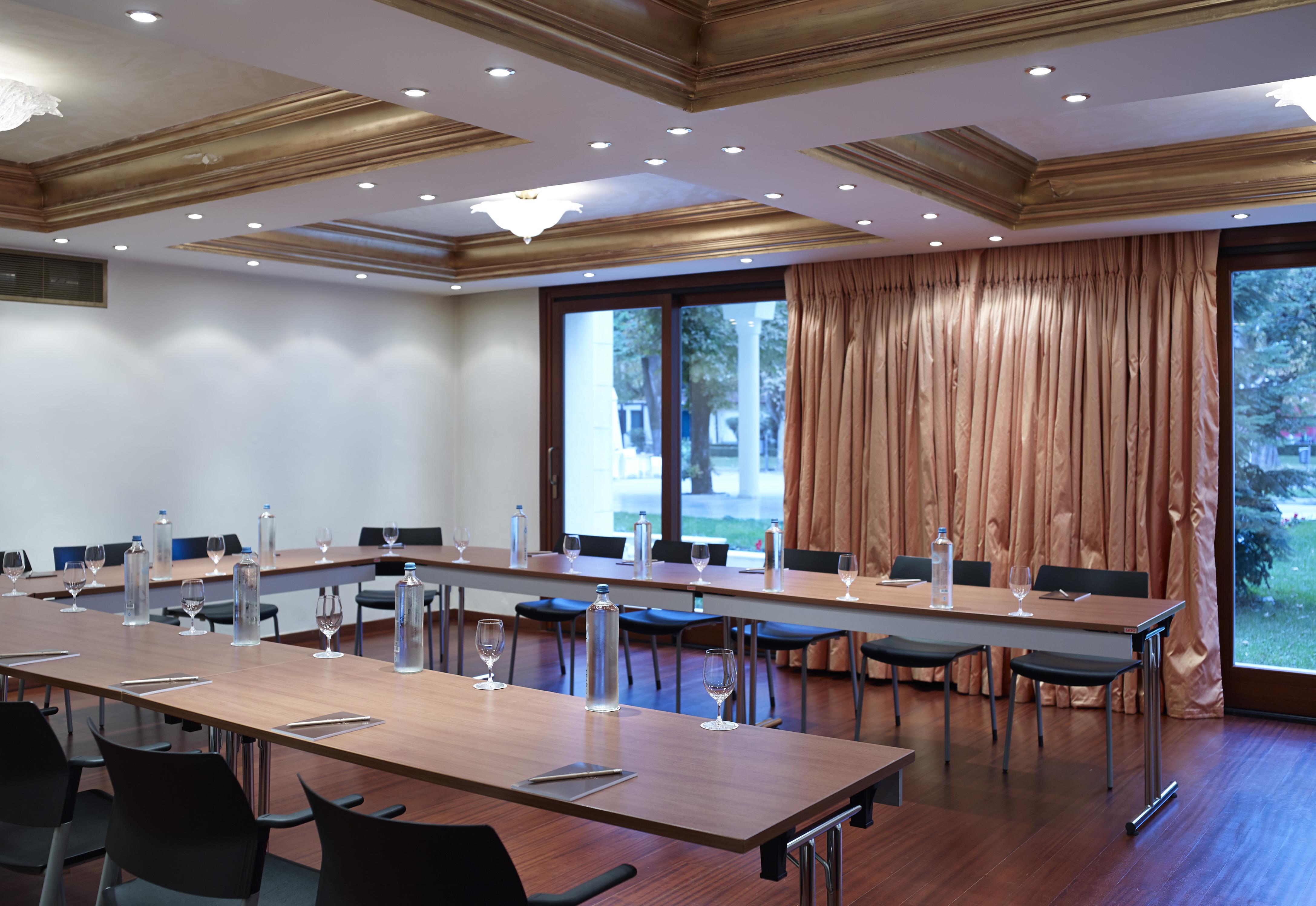 Grand Serai Congress And Spa Янина Екстериор снимка Meeting room
