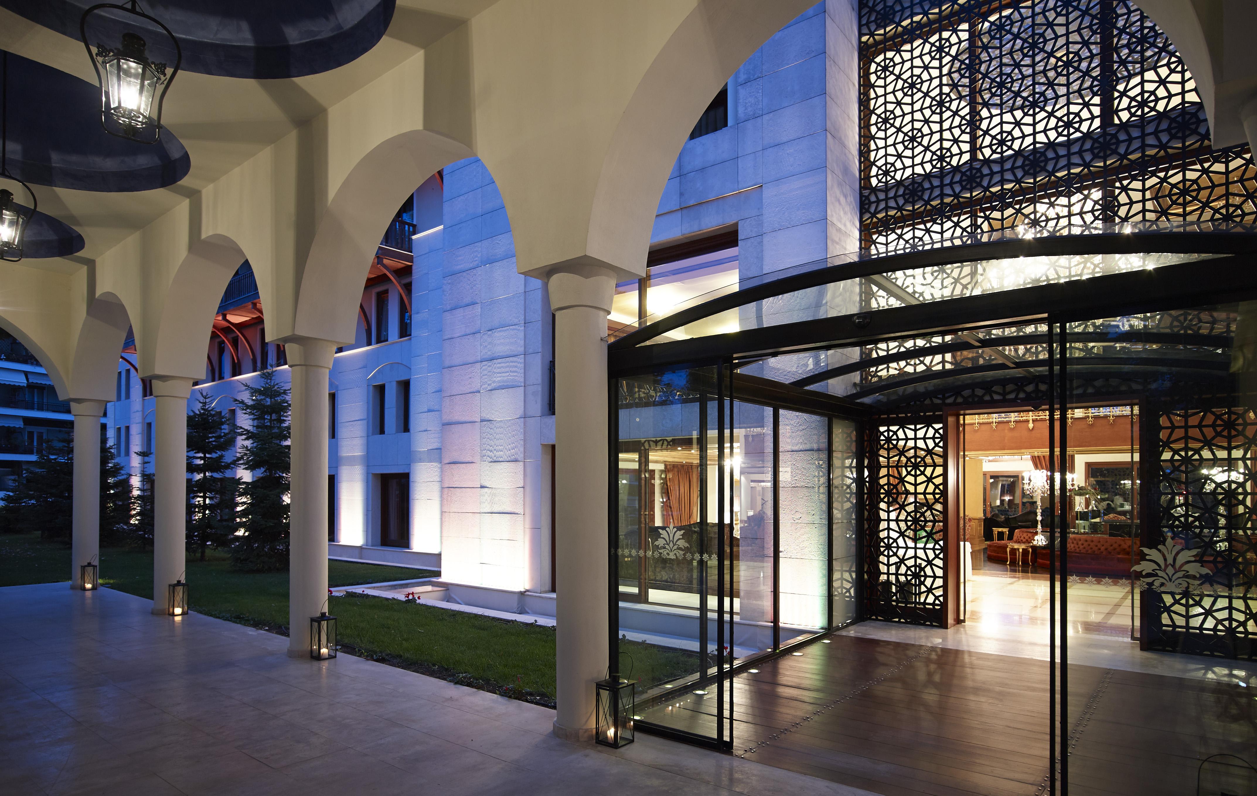 Grand Serai Congress And Spa Янина Екстериор снимка Entrance to the hotel