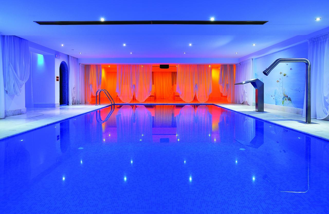 Grand Serai Congress And Spa Янина Екстериор снимка The swimming pool at the hotel